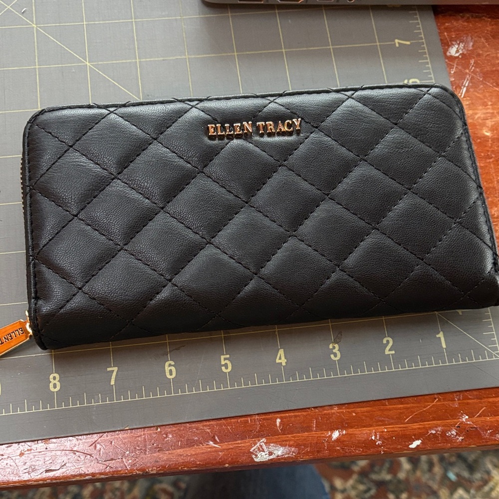 Ellen Tracy Quilted Black Wallet. Great condition.